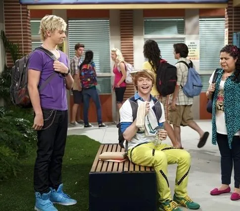 Остин и Элли (2011) 1-4 сезон 1-18,19,20 серия смотреть онлайн бесплатно Остин и Элли (2011) сериал 1-18,19,20 серию 1-4 сезона смотреть онлайн бесплатно