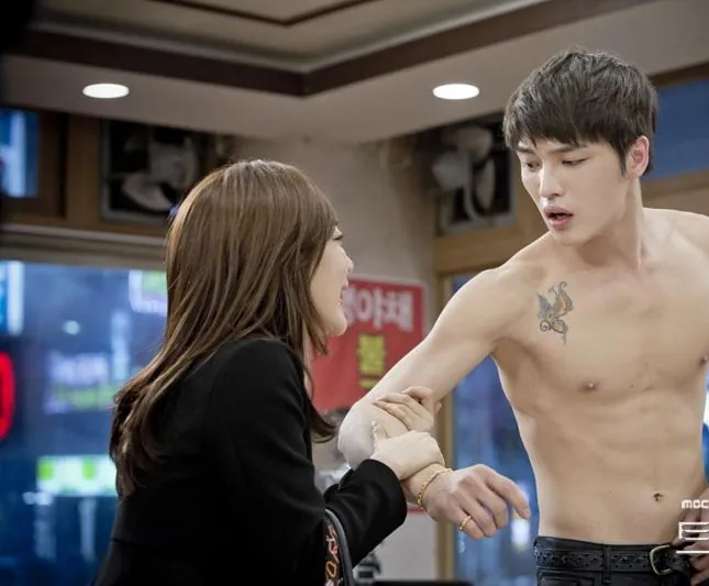 Треугольник (2014) в хорошем качестве смотреть онлайн Треугольник (2014) сериал в хорошем качестве смотреть онлайн