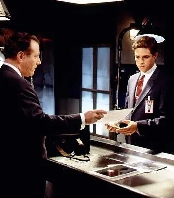 Темные небеса (1996) смотреть онлайн бесплатно Темные небеса (1996) сериал смотреть онлайн бесплатно