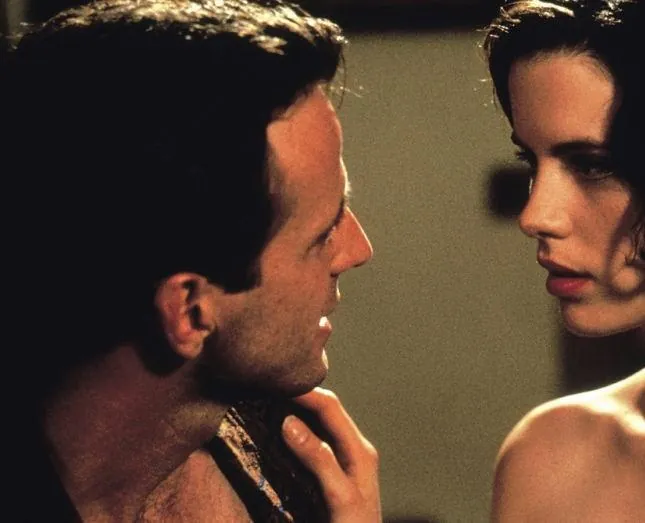 Дом призраков (1995) в хорошем качестве смотреть онлайн Дом призраков (1995) фильм в хорошем качестве смотреть онлайн