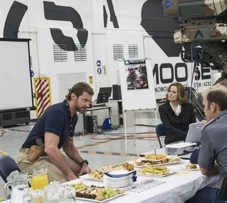 Робот по имени Чаппи (2015) в хорошем качестве смотреть онлайн Робот по имени Чаппи (2015) фильм в хорошем качестве смотреть онлайн