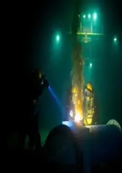 Опасное погружение (2015) в хорошем качестве смотреть онлайн Опасное погружение (2015) фильм в хорошем качестве смотреть онлайн