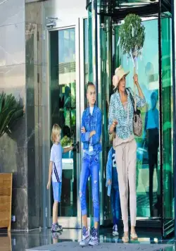 Няньки (2012) в хорошем качестве смотреть онлайн Няньки (2012) фильм в хорошем качестве смотреть онлайн