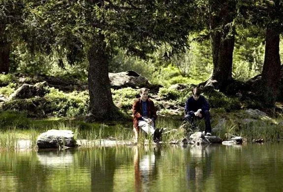 Далеко по соседству (2010) в хорошем качестве смотреть онлайн Далеко по соседству (2010) фильм в хорошем качестве смотреть онлайн