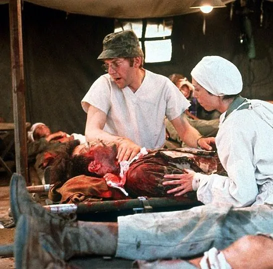 Военно-полевой госпиталь М.Э.Ш. (1969) в хорошем качестве смотреть онлайн Военно-полевой госпиталь М.Э.Ш. (1969) фильм в хорошем качестве смотреть онлайн