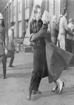 В порту (1954) смотреть онлайн бесплатно В порту (1954) фильм смотреть онлайн бесплатно