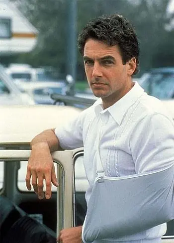 Осторожный незнакомец (1986) в хорошем качестве смотреть онлайн Осторожный незнакомец (1986) фильм в хорошем качестве смотреть онлайн