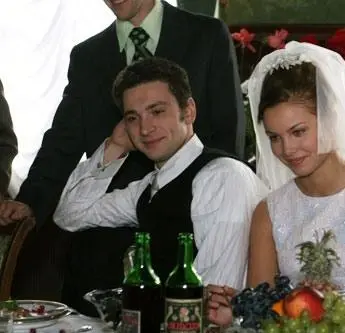 И все-таки я люблю... (2007) 1 сезон 1-22,23,24 серия в хорошем качестве смотреть онлайн И все-таки я люблю... (2007) сериал 1-22,23,24 серию 1 сезона в хорошем качестве смотреть онлайн