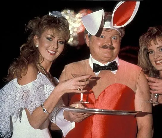 Шоу Бенни Хилла (1969) смотреть онлайн бесплатно Шоу Бенни Хилла (1969) сериал смотреть онлайн бесплатно