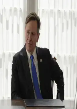 Последний кандидат (2016) смотреть онлайн Последний кандидат (2016) сериал смотреть онлайн