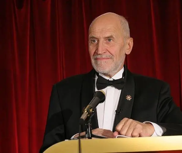 Короли игры (2007) 1 сезон 1-10,11,12 серия смотреть онлайн Короли игры (2007) сериал 1-10,11,12 серию 1 сезона смотреть онлайн