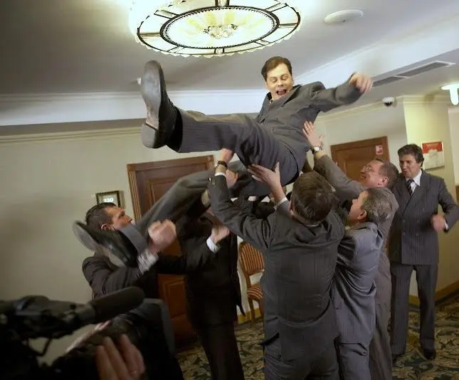 Хоккейные игры (2012) 1 сезон 1-1,2,3,4 серия смотреть онлайн Хоккейные игры (2012) сериал 1-1,2,3,4 серию 1 сезона смотреть онлайн