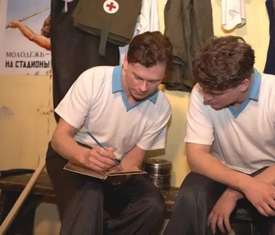 Хоккейные игры (2012) 1 сезон 1-1,2,3,4 серия смотреть онлайн бесплатно Хоккейные игры (2012) сериал 1-1,2,3,4 серию 1 сезона смотреть онлайн бесплатно