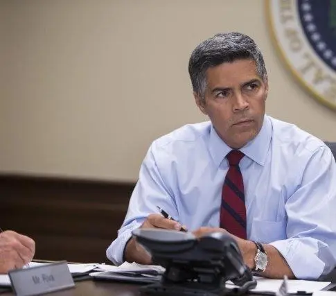 На грани (2015) 1 сезон 1-8,9,10 серия в хорошем качестве смотреть онлайн На грани (2015) сериал 1-8,9,10 серию 1 сезона в хорошем качестве смотреть онлайн