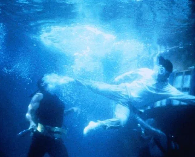 Первый удар (1995) в хорошем качестве смотреть онлайн Первый удар (1995) фильм в хорошем качестве смотреть онлайн