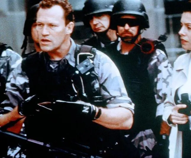 Отряд спасения (1998) смотреть онлайн Отряд спасения (1998) фильм смотреть онлайн