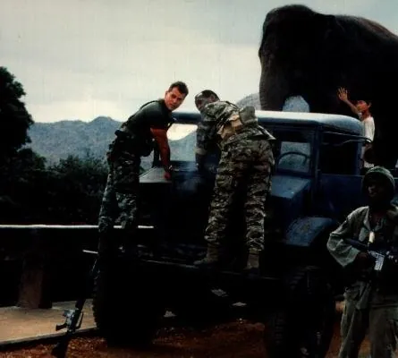 Операция «Слон» (1995) в хорошем качестве смотреть онлайн Операция «Слон» (1995) фильм в хорошем качестве смотреть онлайн