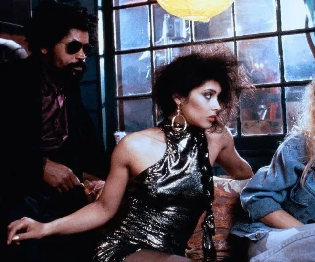 Подцеплен по-крупному (1986) в хорошем качестве смотреть онлайн Подцеплен по-крупному (1986) фильм в хорошем качестве смотреть онлайн