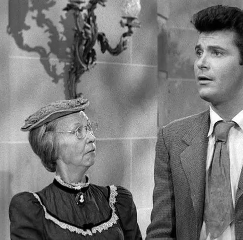 Деревенщина из Беверли-Хиллз (1993) смотреть онлайн Деревенщина из Беверли-Хиллз (1993) фильм смотреть онлайн