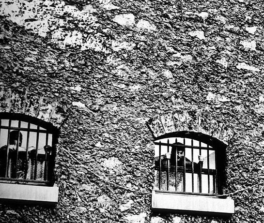 Дыра (1960) в хорошем качестве смотреть онлайн Дыра (1960) фильм в хорошем качестве смотреть онлайн