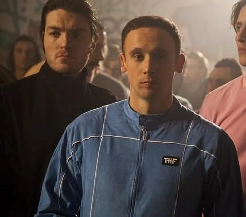 Фабрика футбольных хулиганов (2013) в хорошем качестве смотреть онлайн Фабрика футбольных хулиганов (2013) фильм в хорошем качестве смотреть онлайн