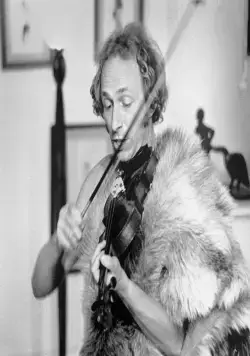 Высокий блондин в черном ботинке (1972) смотреть онлайн бесплатно Высокий блондин в черном ботинке (1972) фильм смотреть онлайн бесплатно