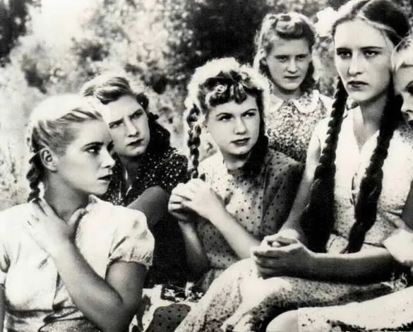 Молодая гвардия (1948) смотреть онлайн Молодая гвардия (1948) сериал смотреть онлайн