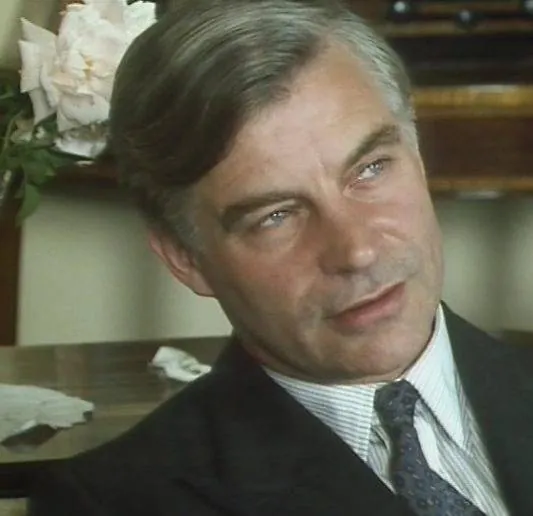 Мисс Марпл: Убийство в доме викария (1984) 1-3 сезон 1-9,10,11 серия в хорошем качестве смотреть онлайн Мисс Марпл: Убийство в доме викария (1984) сериал 1-9,10,11 серию 1-3 сезона в хорошем качестве смотреть онлайн