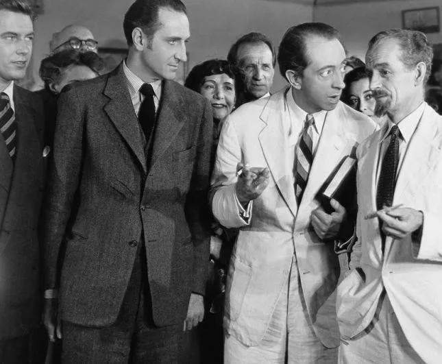 Погоня в Алжире (1945) смотреть онлайн Погоня в Алжире (1945) фильм смотреть онлайн