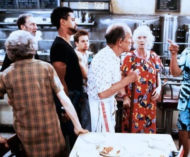 Батарейки не прилагаются (1987) в хорошем качестве смотреть онлайн Батарейки не прилагаются (1987) фильм в хорошем качестве смотреть онлайн