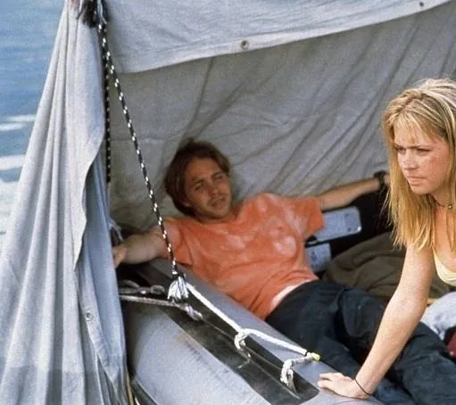 Сквозь шторм (1997) в хорошем качестве смотреть онлайн Сквозь шторм (1997) фильм в хорошем качестве смотреть онлайн