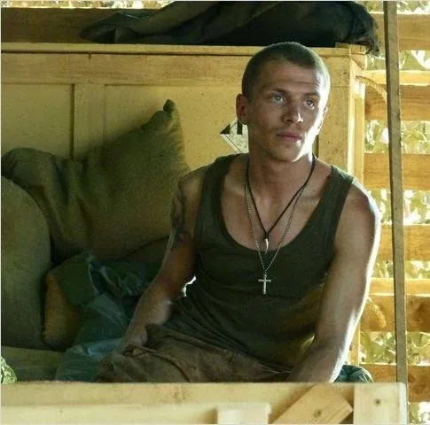 Ни на небесах, ни на земле (2015) в хорошем качестве смотреть онлайн Ни на небесах, ни на земле (2015) фильм в хорошем качестве смотреть онлайн