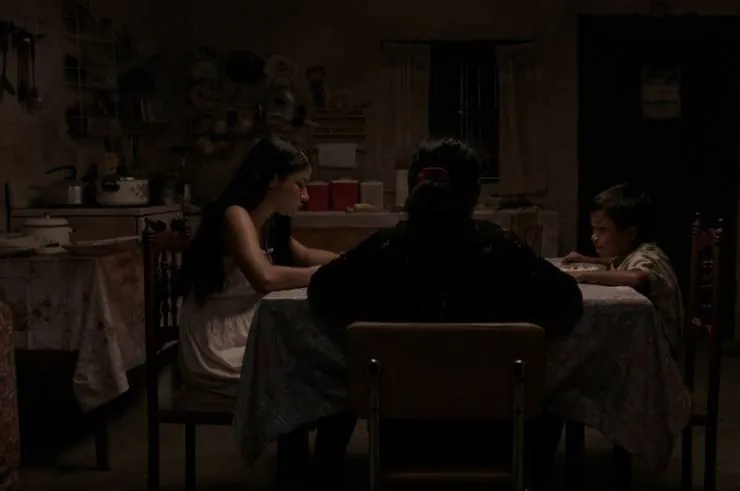 Земля и тень (2015) в хорошем качестве смотреть онлайн Земля и тень (2015) фильм в хорошем качестве смотреть онлайн