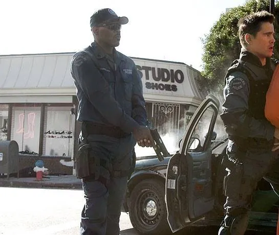 S.W.A.T.: Спецназ города ангелов (2003) в хорошем качестве смотреть онлайн S.W.A.T.: Спецназ города ангелов (2003) фильм в хорошем качестве смотреть онлайн