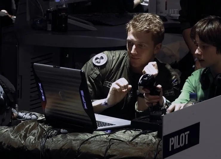 Дрон (2014) в хорошем качестве смотреть онлайн Дрон (2014) фильм в хорошем качестве смотреть онлайн