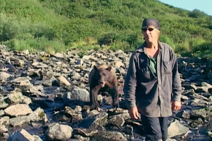 Человек гризли (2005) в хорошем качестве смотреть онлайн Человек гризли (2005) фильм в хорошем качестве смотреть онлайн