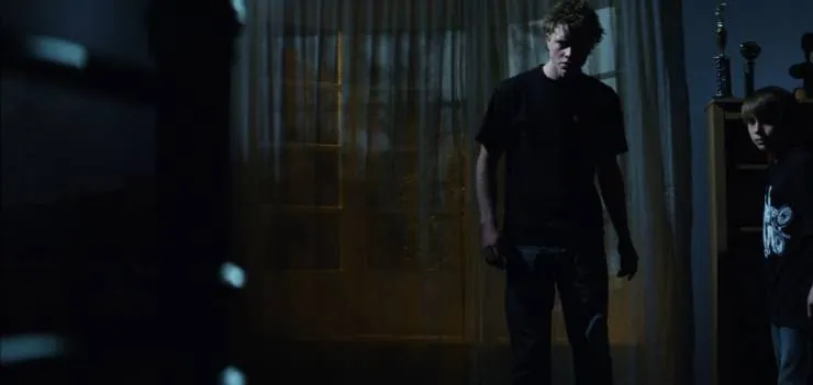 Под кроватью (2012) в хорошем качестве смотреть онлайн Под кроватью (2012) фильм в хорошем качестве смотреть онлайн