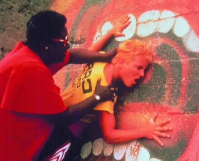 Нацисты-серфингисты должны умереть (1986) смотреть онлайн бесплатно Нацисты-серфингисты должны умереть (1986) фильм смотреть онлайн бесплатно