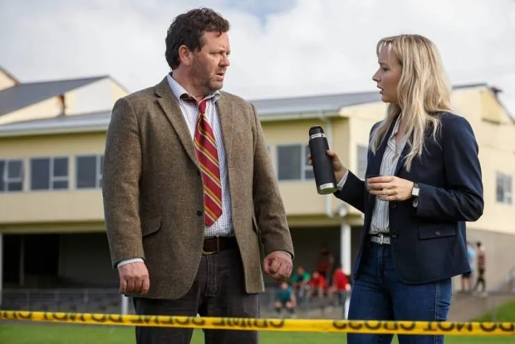 Тайны Броукенвуда (2014) 1-10 сезон 1-4,5,6 серия смотреть онлайн Тайны Броукенвуда (2014) сериал 1-4,5,6 серию 1-10 сезона смотреть онлайн