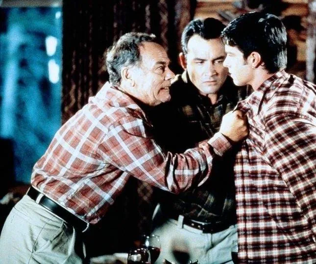 Семейные тайны (1999) смотреть онлайн Семейные тайны (1999) фильм смотреть онлайн