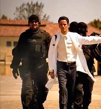 Человек-невидимка (2000) 1-2 сезон 1-20,21,22 серия в хорошем качестве смотреть онлайн Человек-невидимка (2000) сериал 1-20,21,22 серию 1-2 сезона в хорошем качестве смотреть онлайн