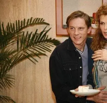 Пять минут до метро (2006) в хорошем качестве смотреть онлайн Пять минут до метро (2006) сериал в хорошем качестве смотреть онлайн