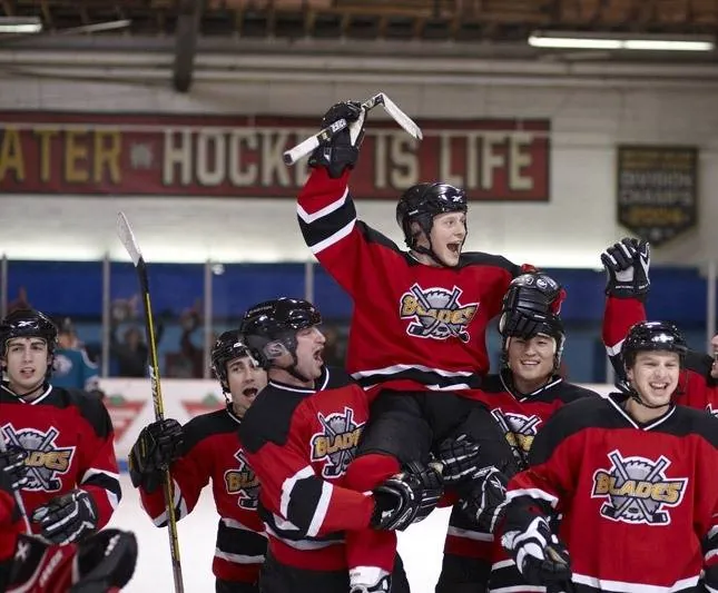 Хоккейный мюзикл (2010) в хорошем качестве смотреть онлайн Хоккейный мюзикл (2010) фильм в хорошем качестве смотреть онлайн