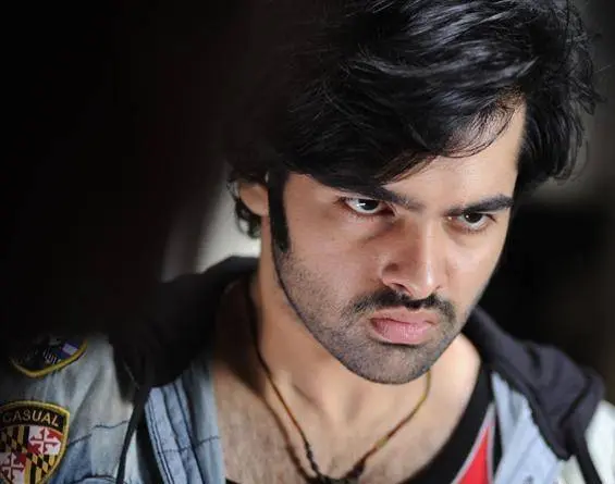 Шершень (2011) смотреть онлайн Шершень (2011) фильм смотреть онлайн