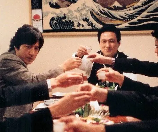 Необычный поворот (2004) в хорошем качестве смотреть онлайн Необычный поворот (2004) фильм в хорошем качестве смотреть онлайн