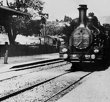 Прибытие поезда на вокзал города Ла-Сьота (1895) смотреть онлайн Прибытие поезда на вокзал города Ла-Сьота (1895) фильм смотреть онлайн