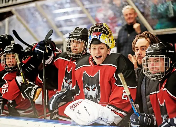 Хоккей навсегда (2020) в хорошем качестве смотреть онлайн Хоккей навсегда (2020) фильм в хорошем качестве смотреть онлайн