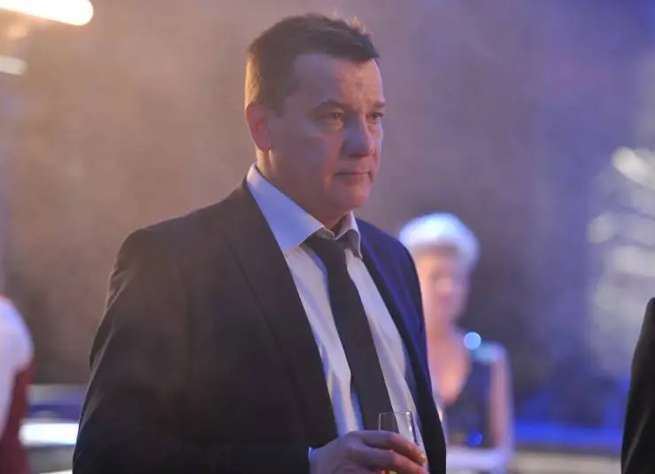 С небес на землю (2021) 1 сезон 1-1,2,3,4 серия смотреть онлайн бесплатно С небес на землю (2021) сериал 1-1,2,3,4 серию 1 сезона смотреть онлайн бесплатно