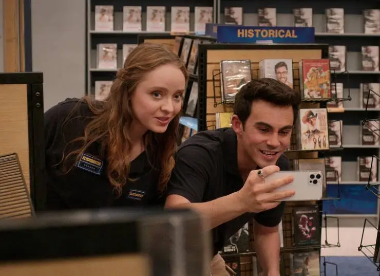 Магазин «Блокбастер» (2022) 1 сезон 1-8,9,10 серия смотреть онлайн бесплатно Магазин «Блокбастер» (2022) сериал 1-8,9,10 серию 1 сезона смотреть онлайн бесплатно