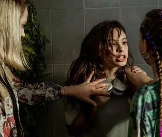 Плакса (2023) 1-2 сезон 1-6,7,8 серия смотреть онлайн Плакса (2023) сериал 1-6,7,8 серию 1-2 сезона смотреть онлайн